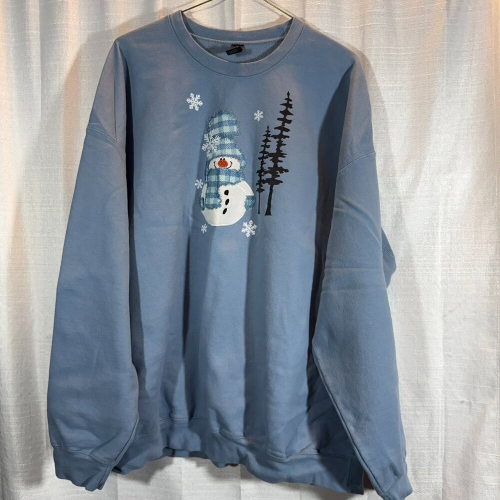 Women's Light Blue Snowman Sweatshirt – Plaid Scarf & Tree Graphic – 2XL